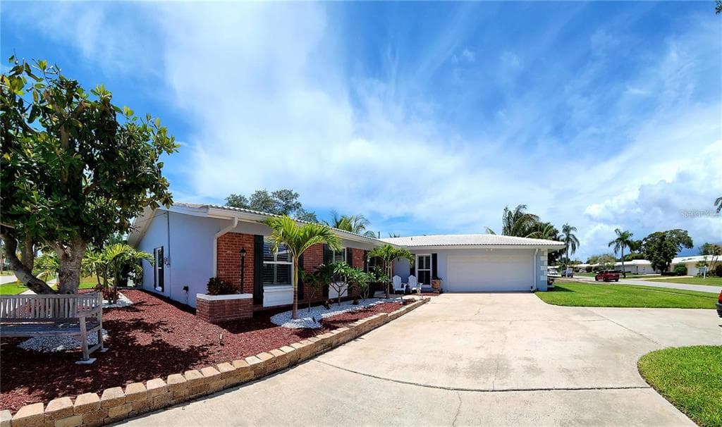 10198 MAJESTIC DRIVE LARGO, FL 33774