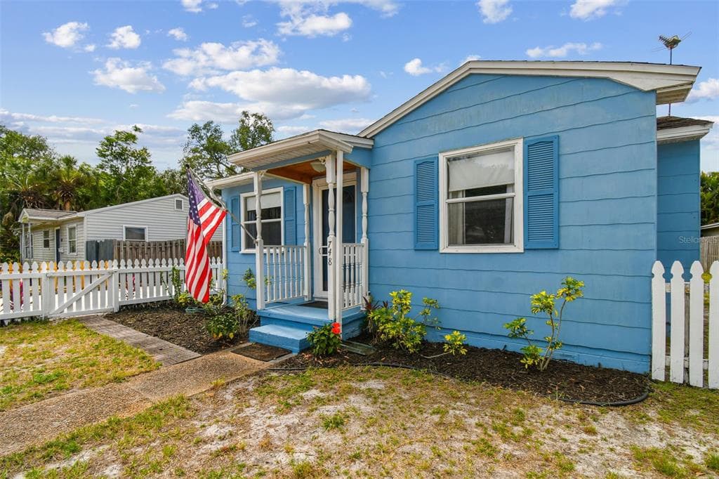 748 60TH AVENUE NE ST PETERSBURG, FL 33703