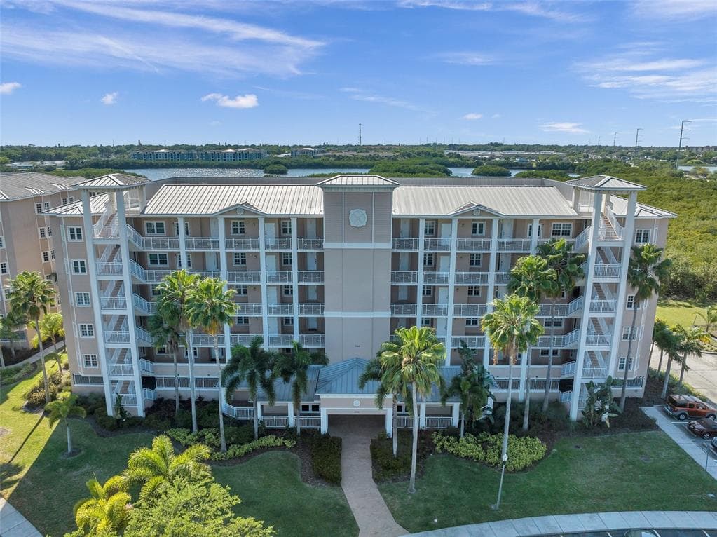 7296 MARATHON DRIVE UNIT 504 SEMINOLE, FL 33777