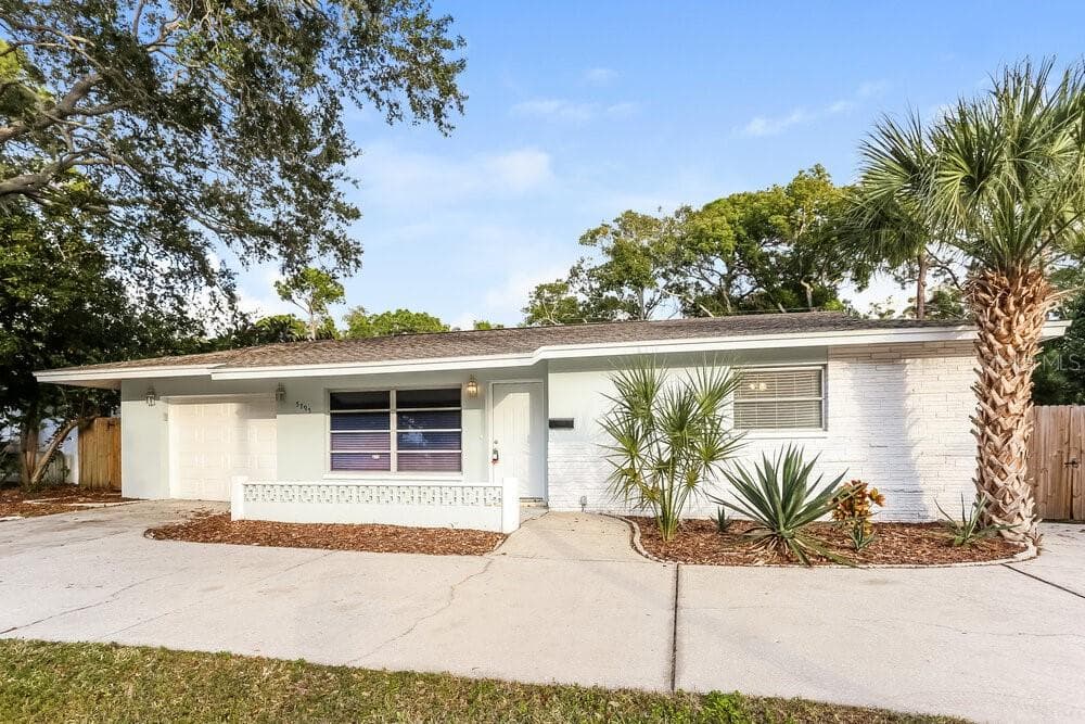 5795 HILLSIDE STREET SEMINOLE, FL 33772