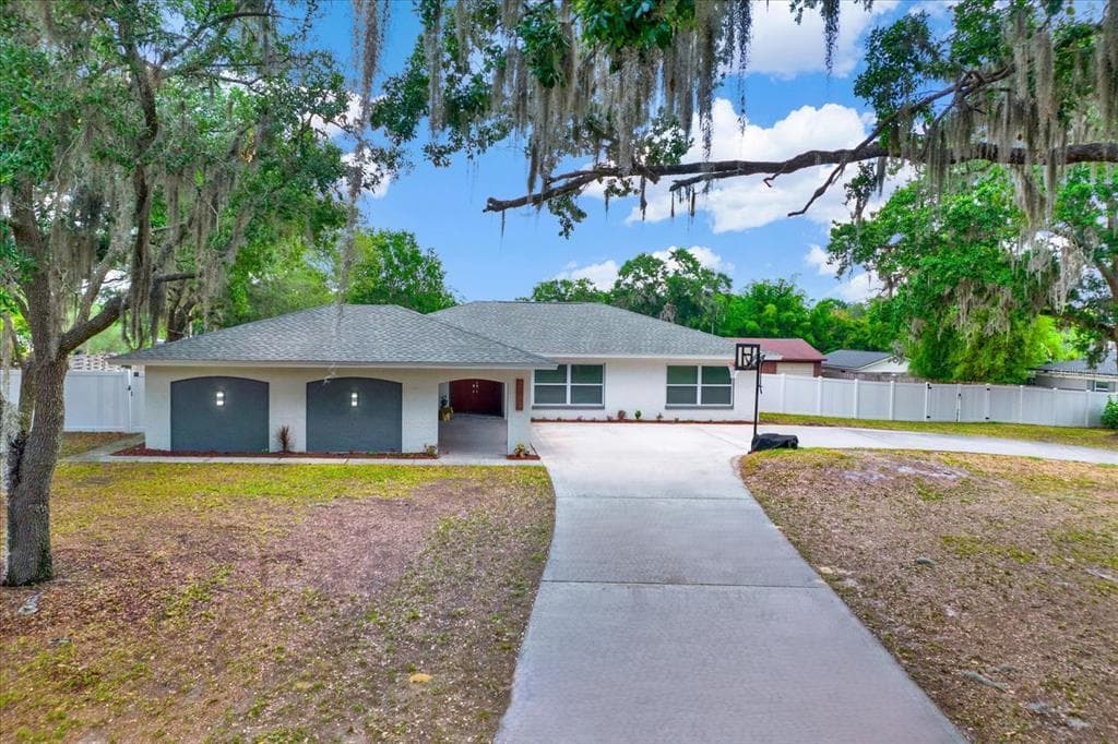 2104 DILLON COURT