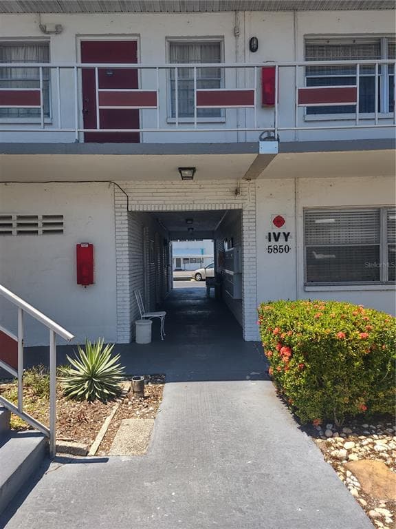 5850 18TH STREET N UNIT 23 ST PETERSBURG, FL 33714