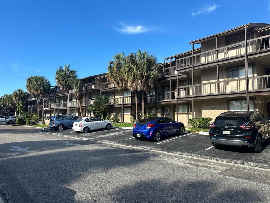 6338 NEWTOWN CIRCLE UNIT 38B1 TAMPA, FL 33615