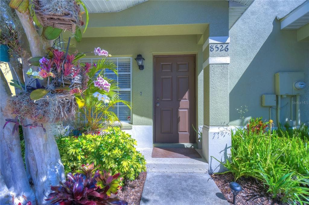 8526 BRUSHLEAF WAY TAMPA, FL 33647