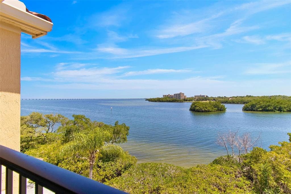 2739 VIA CAPRI UNIT 1039 CLEARWATER, FL 33764