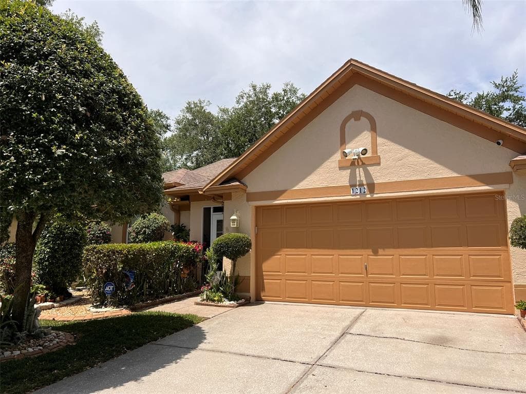 1212 BLOOM HILL AVENUE VALRICO, FL 33596