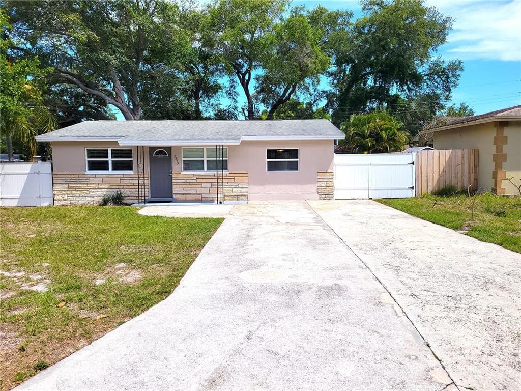 2849 KAREN AVENUE LARGO, FL 33774