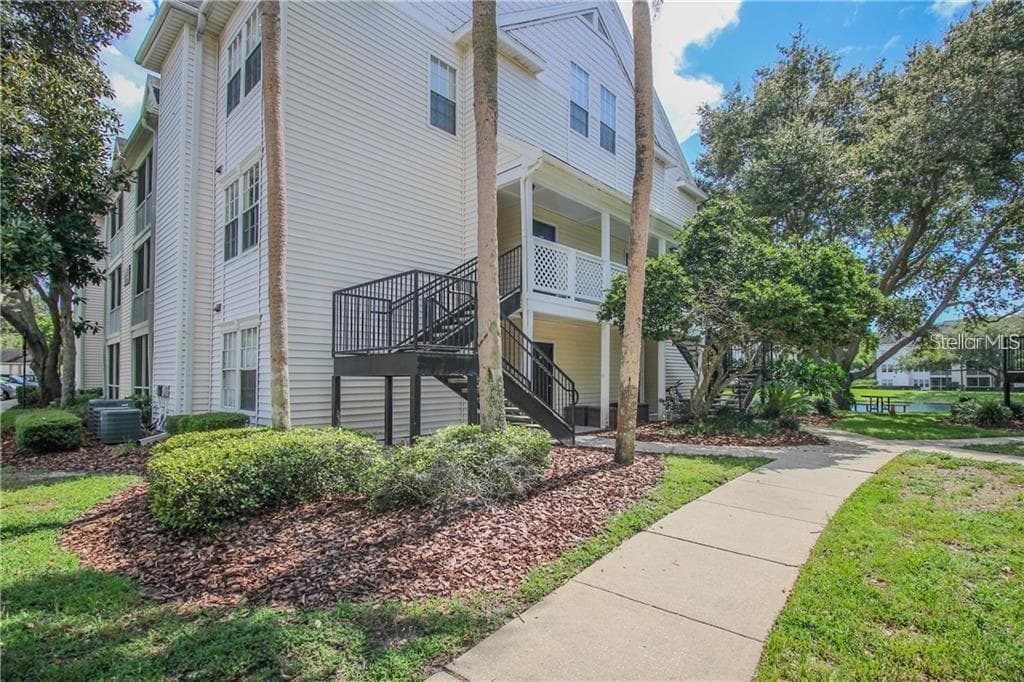 3304 HAVILAND COURT UNIT 203 PALM HARBOR, FL 34684