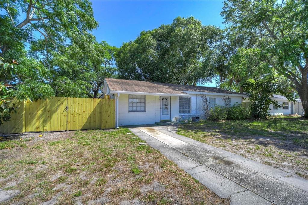 4015 W ROGERS AVENUE TAMPA, FL 33611