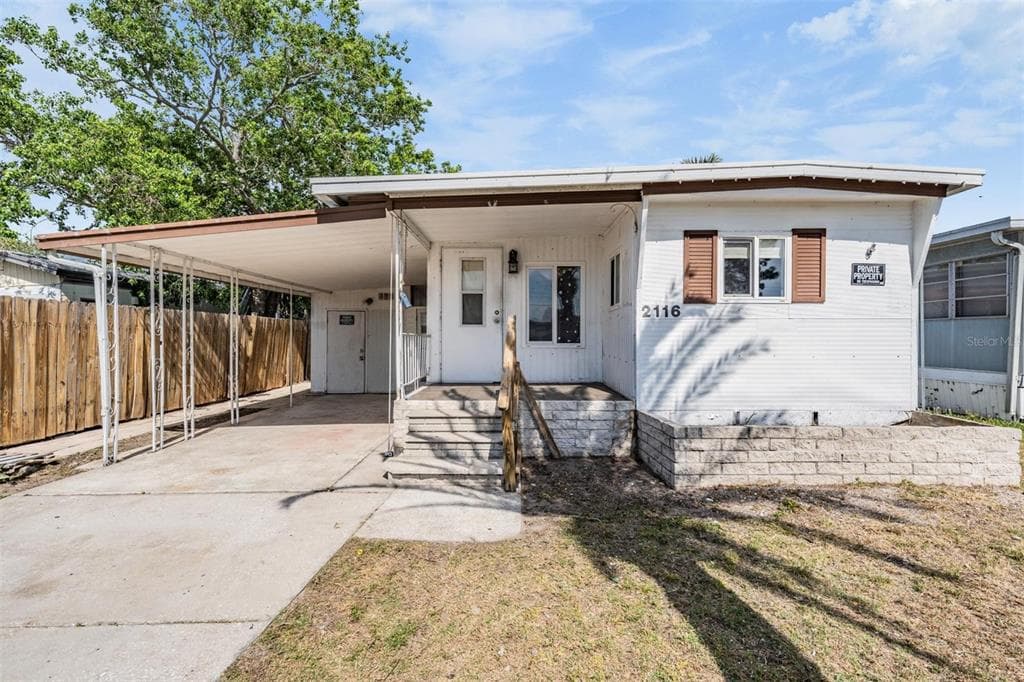 2116 LULLABY DRIVE HOLIDAY, FL 34691