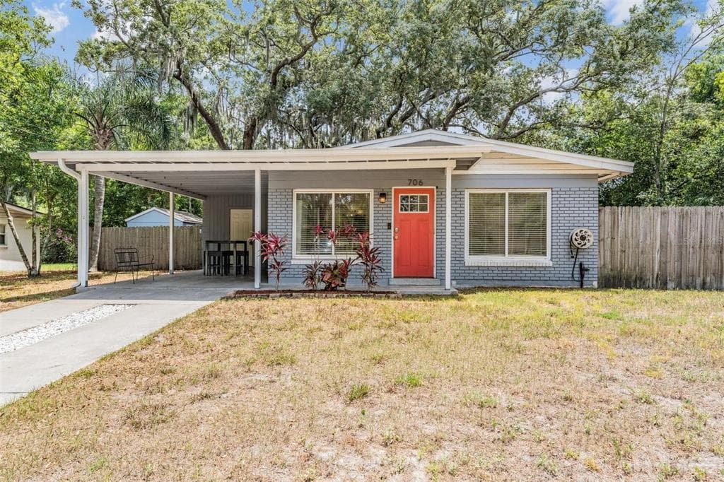 706 W COUNTRY CLUB DRIVE TAMPA, FL 33612