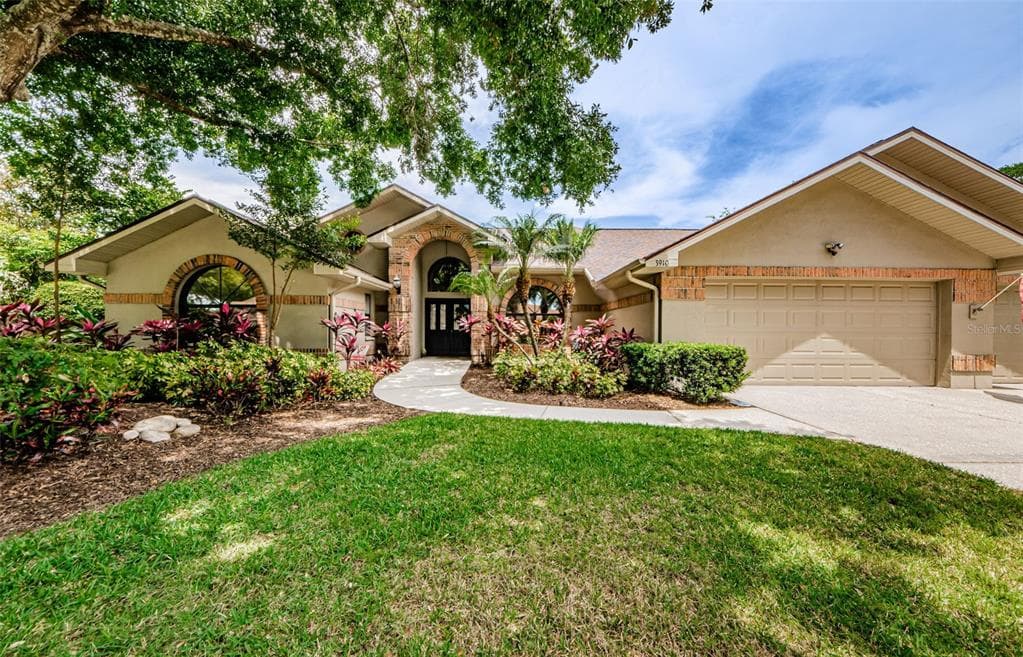 3910 BUCKINGHAM LOOP DRIVE VALRICO, FL 33594