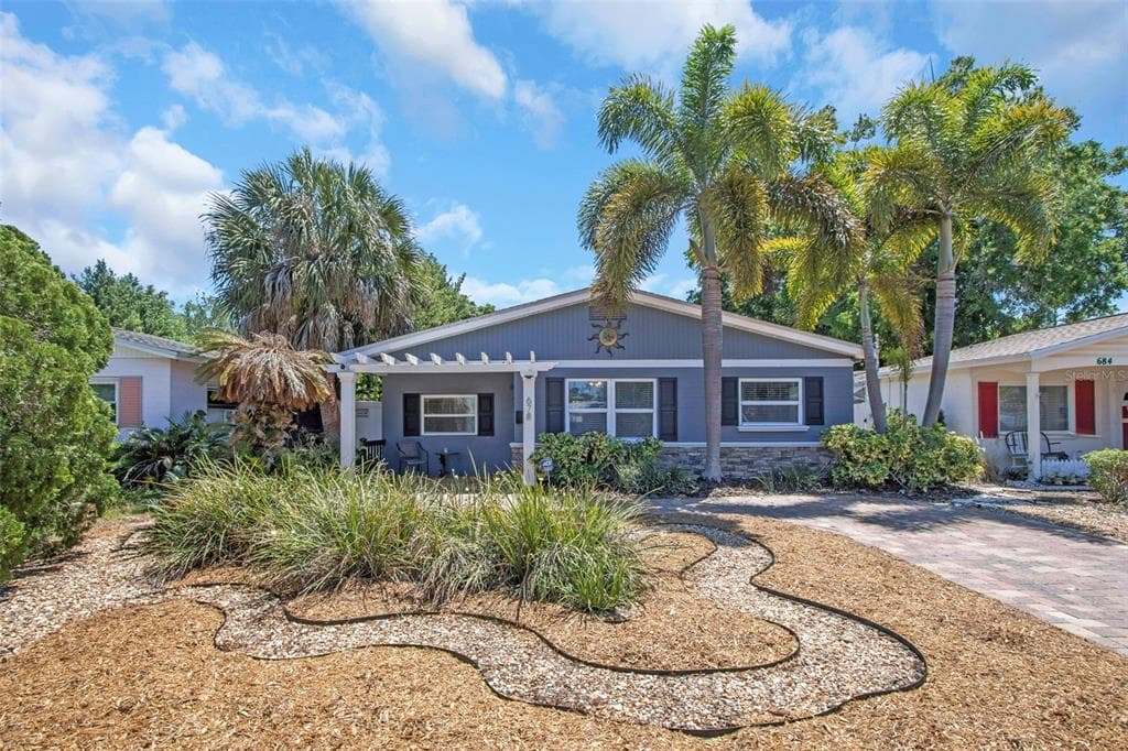 678 71ST AVENUE N ST PETERSBURG, FL 33702