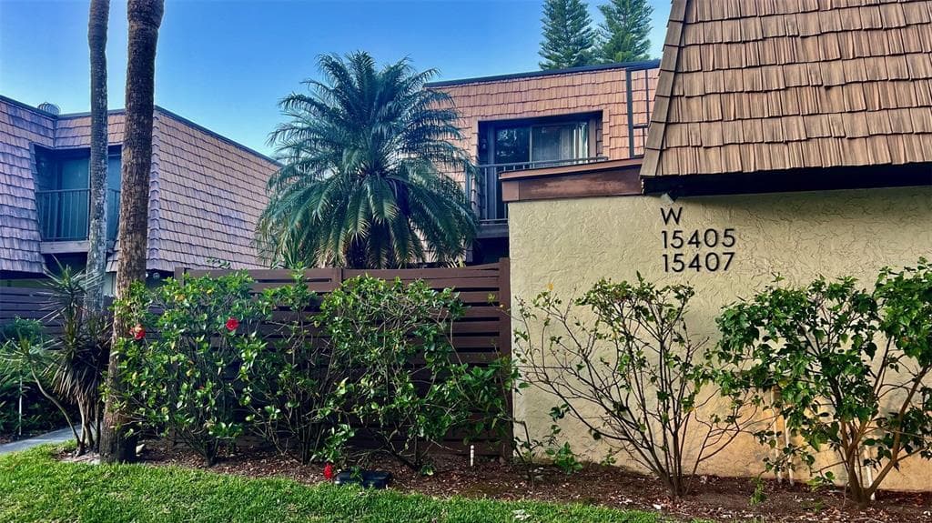 15407 W POND WOODS DRIVE UNIT 15407 TAMPA, FL 33618
