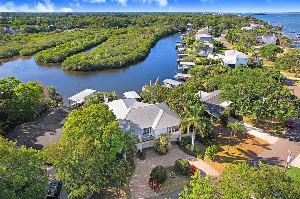 636 MAYO STREET N CRYSTAL BEACH, FL 34681