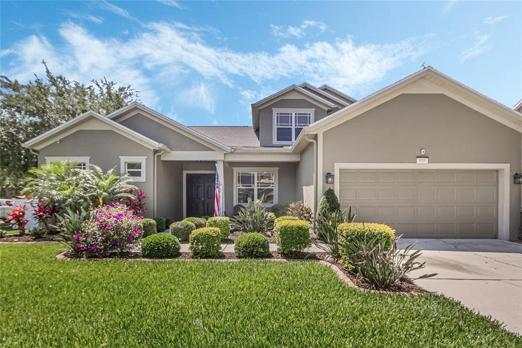 937 BLACK OAK WAY