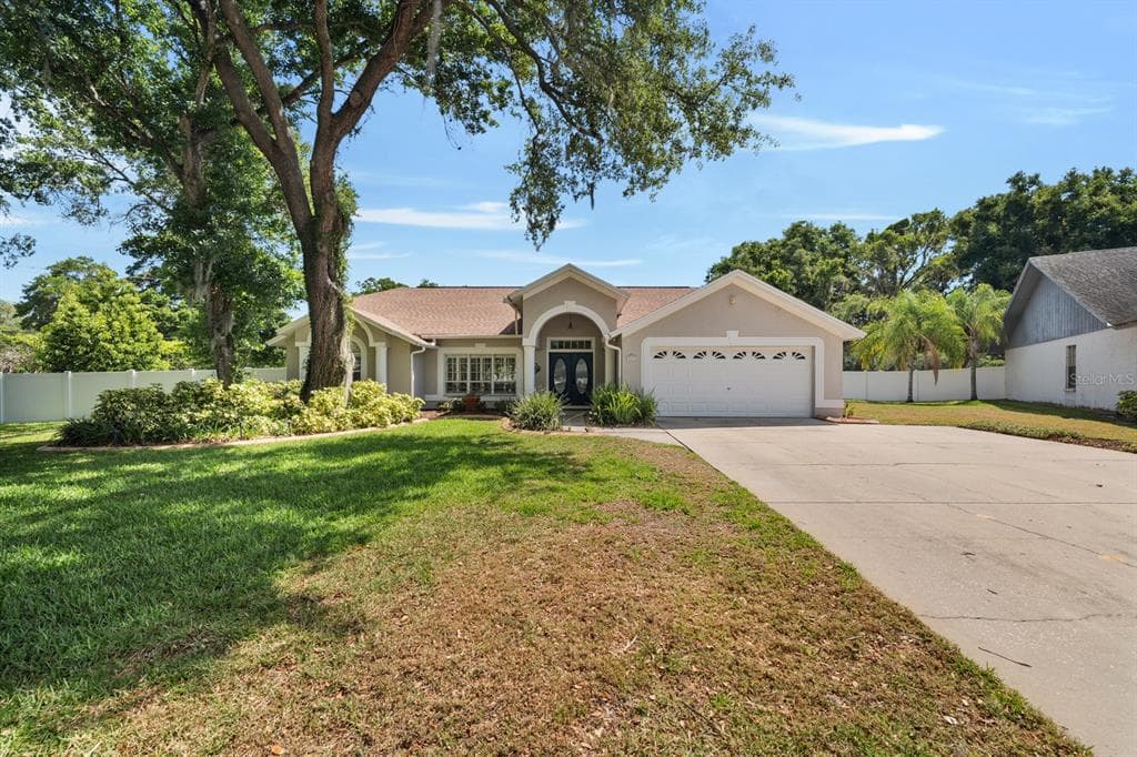 2113 LAINDALE PLACE VALRICO, FL 33596