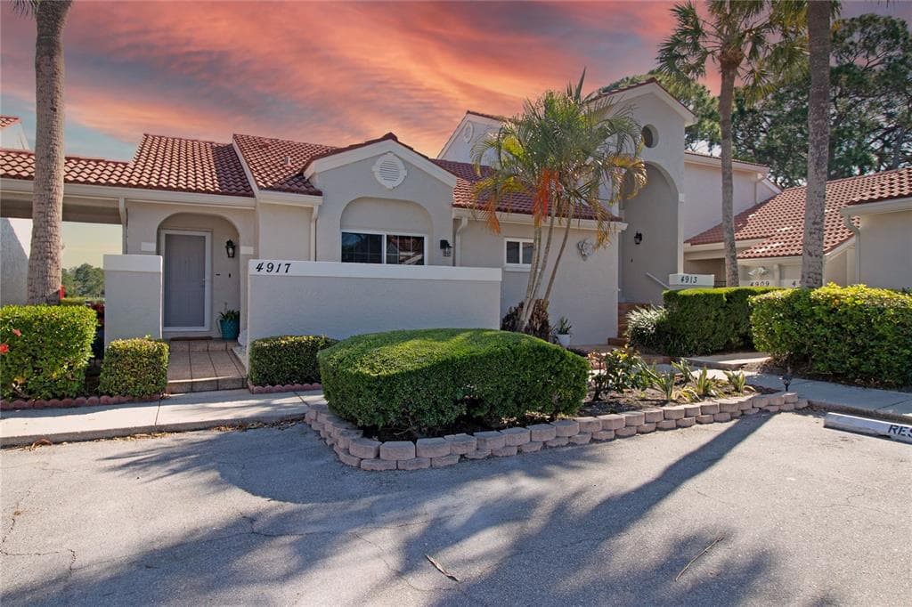 4917 MILANO COURT NE ST PETERSBURG, FL 33703