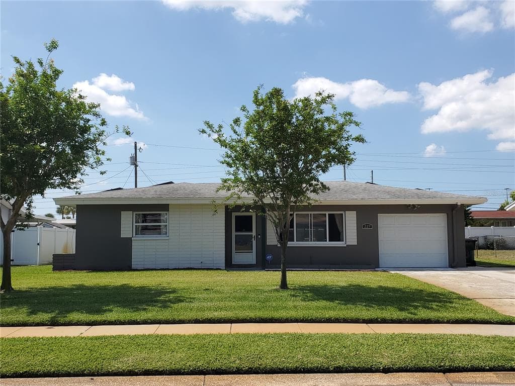 229 REGINA DRIVE S LARGO, FL 33770