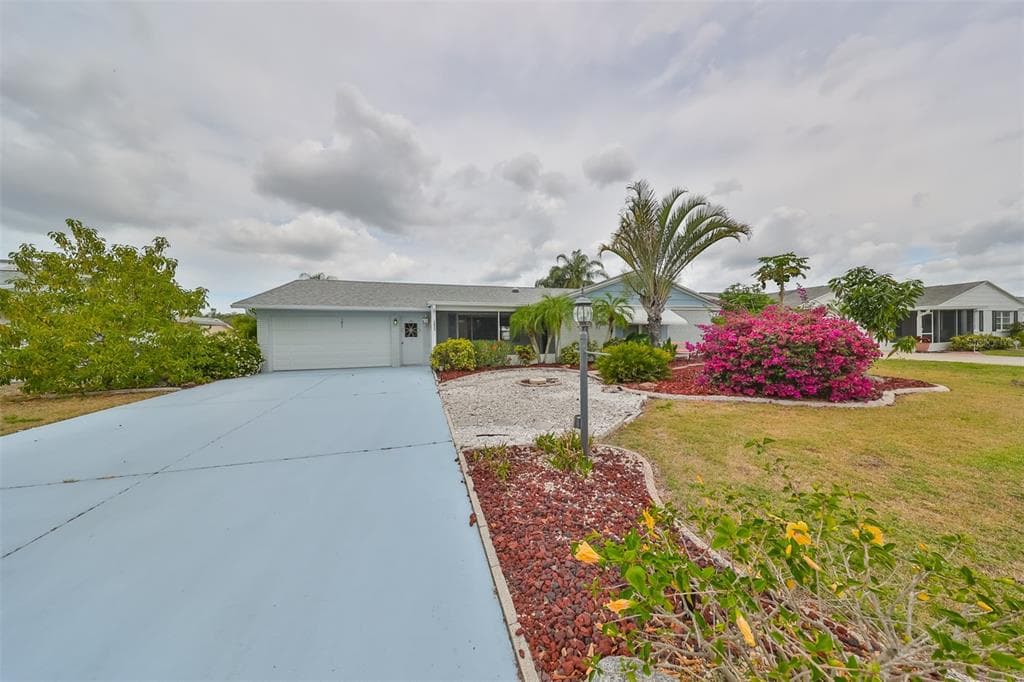 1611 VINCENNES DRIVE SUN CITY CENTER, FL 33573