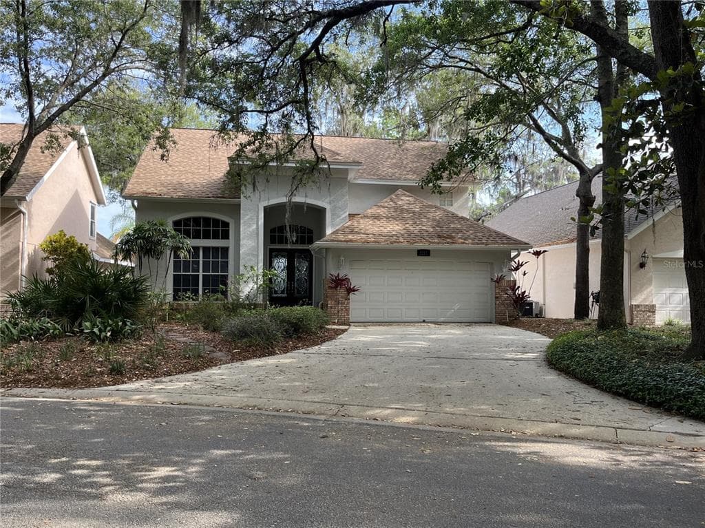2213 GREEN OAKS LANE