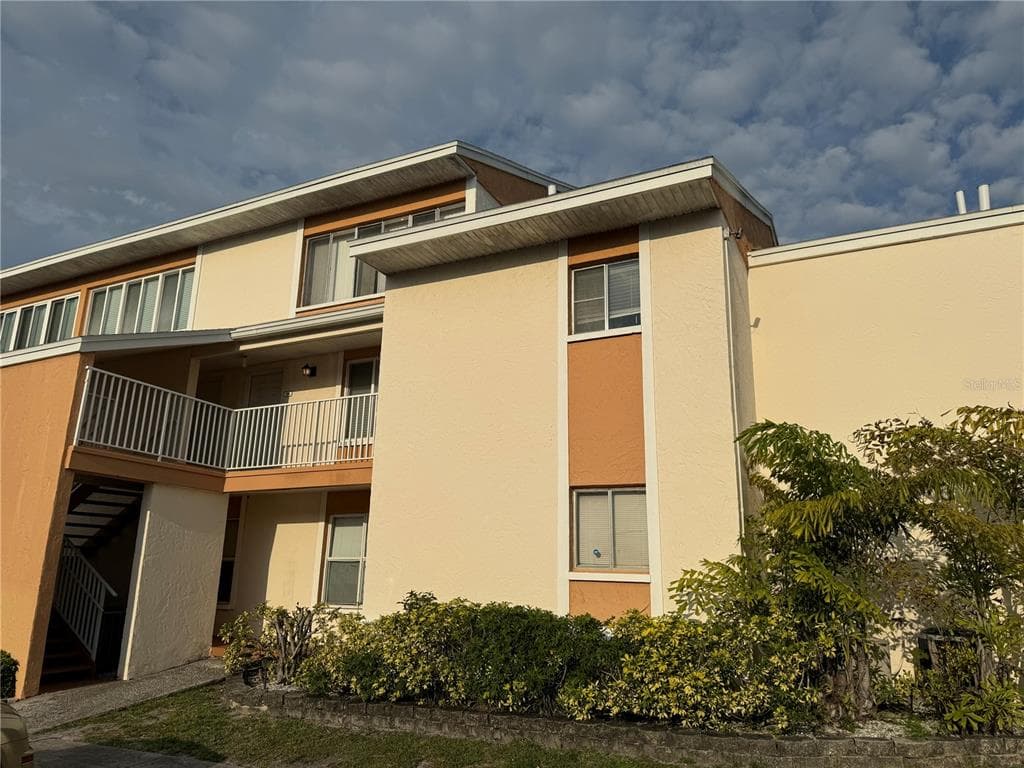 9975 7TH WAY N UNIT 206 ST PETERSBURG, FL 33702