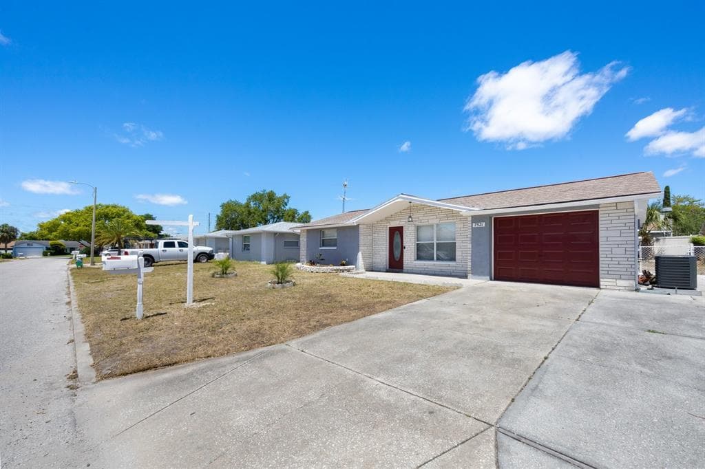7521 IRONBARK DRIVE PORT RICHEY, FL 34668