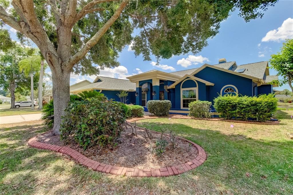 368 HEDGEROW LANE TARPON SPRINGS, FL 34688