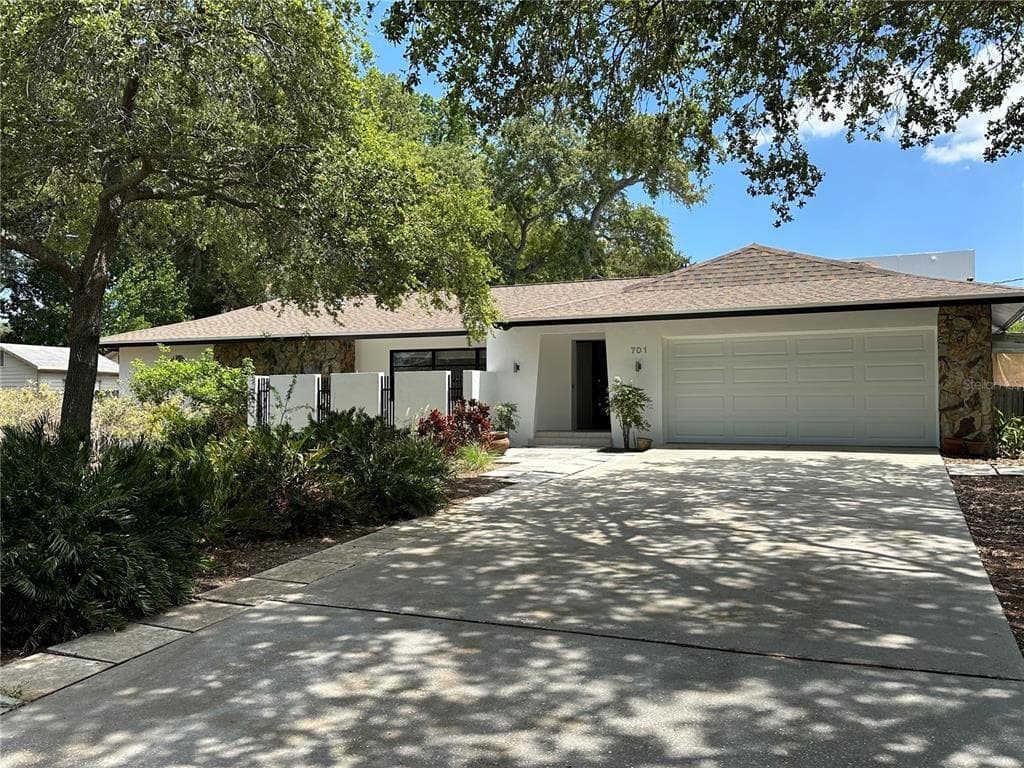 701 BLUFF VIEW DRIVE BELLEAIR BLUFFS, FL 33770