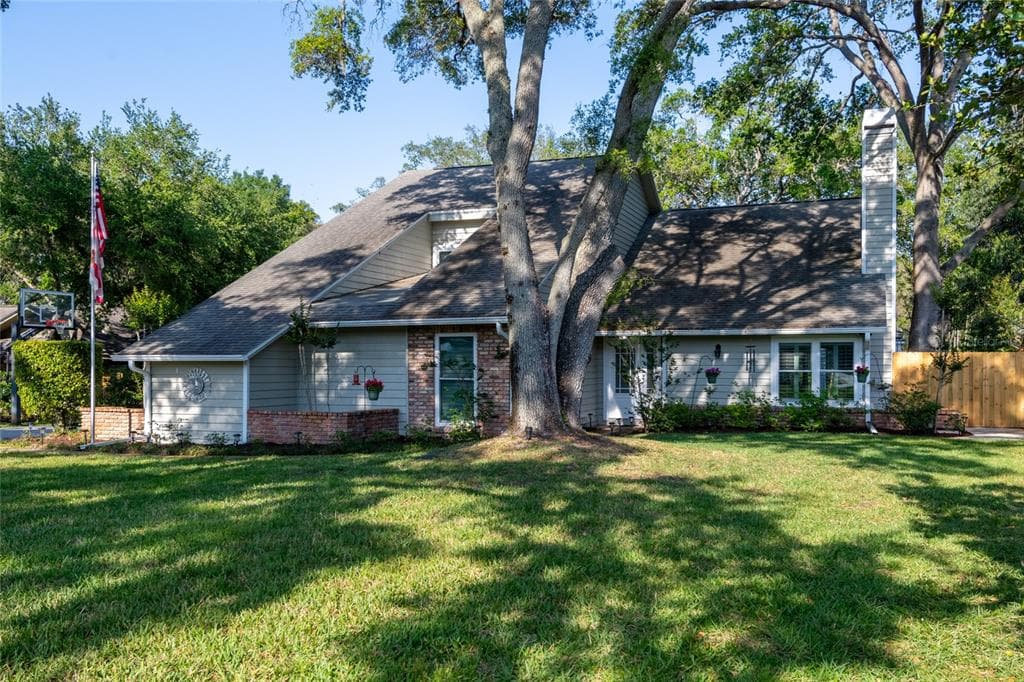 1881 CASTLE WOODS DRIVE CLEARWATER, FL 33759
