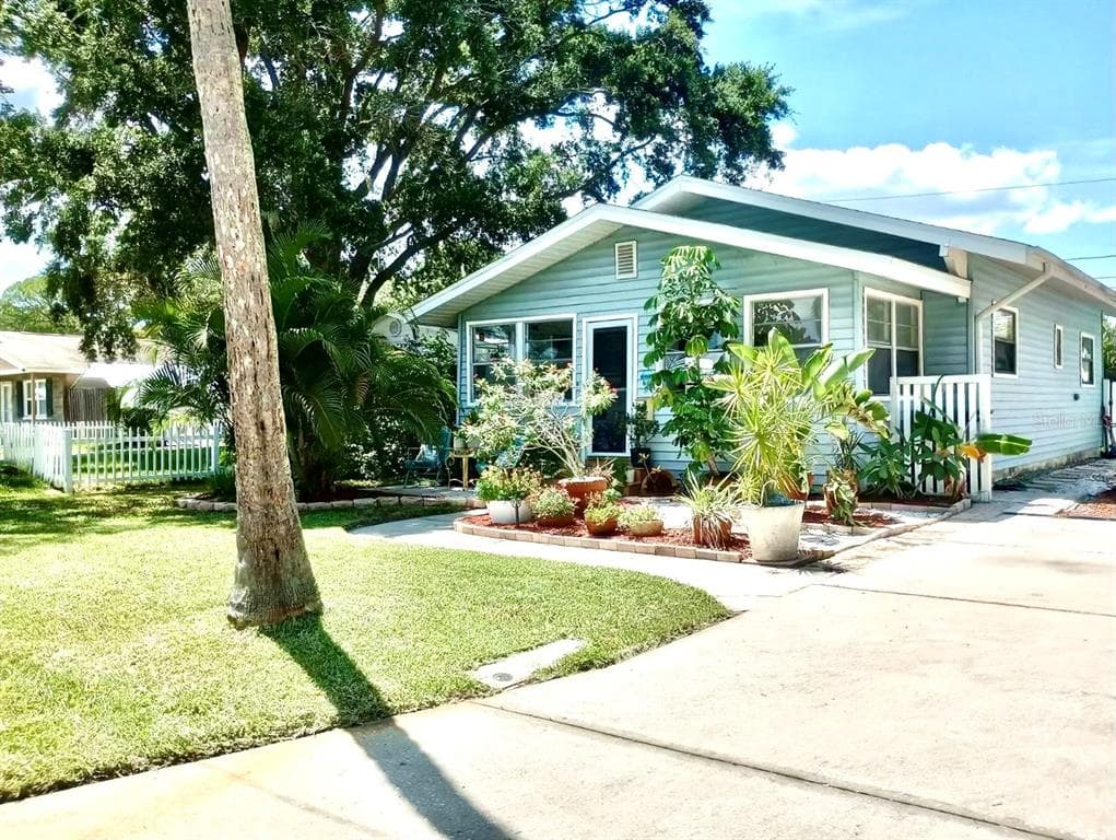 1757 NEW HAMPSHIRE AVENUE NE ST PETERSBURG, FL 33703