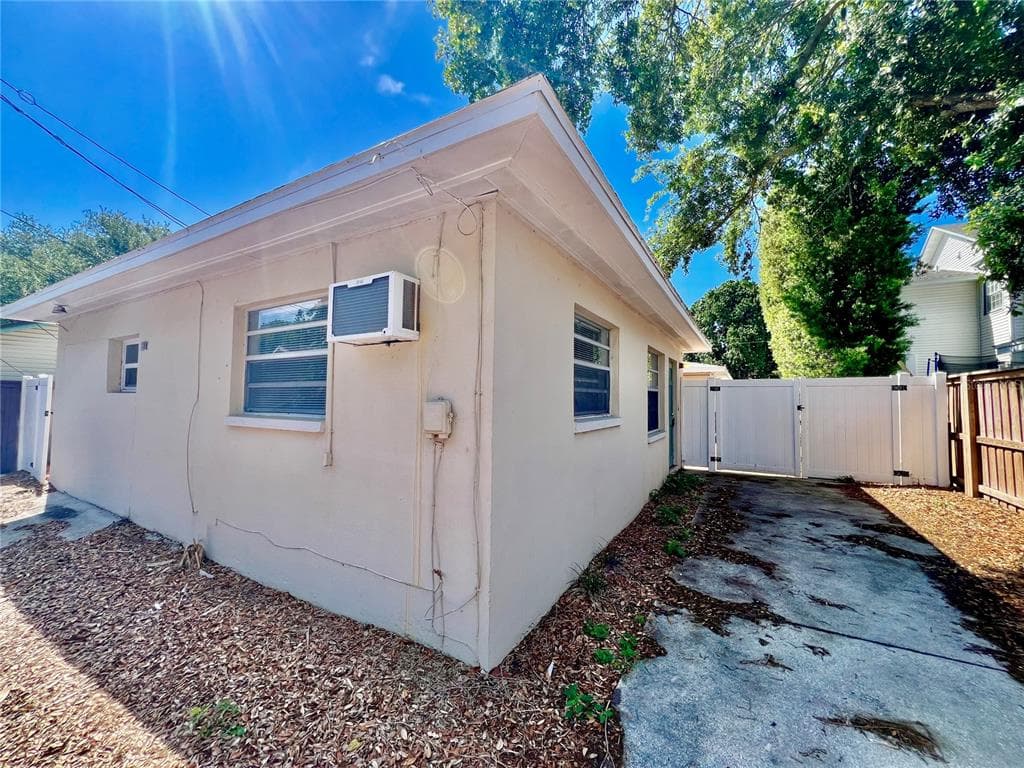 811 1/2 20TH AVENUE N ST PETERSBURG, FL 33704