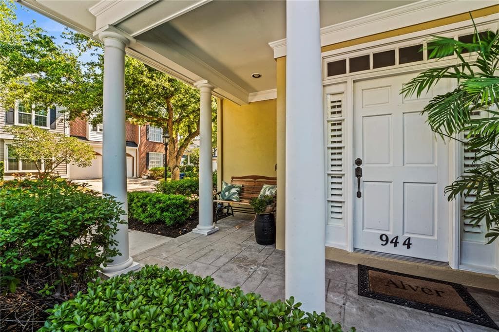 944 HARBOUR BAY DRIVE TAMPA, FL 33602
