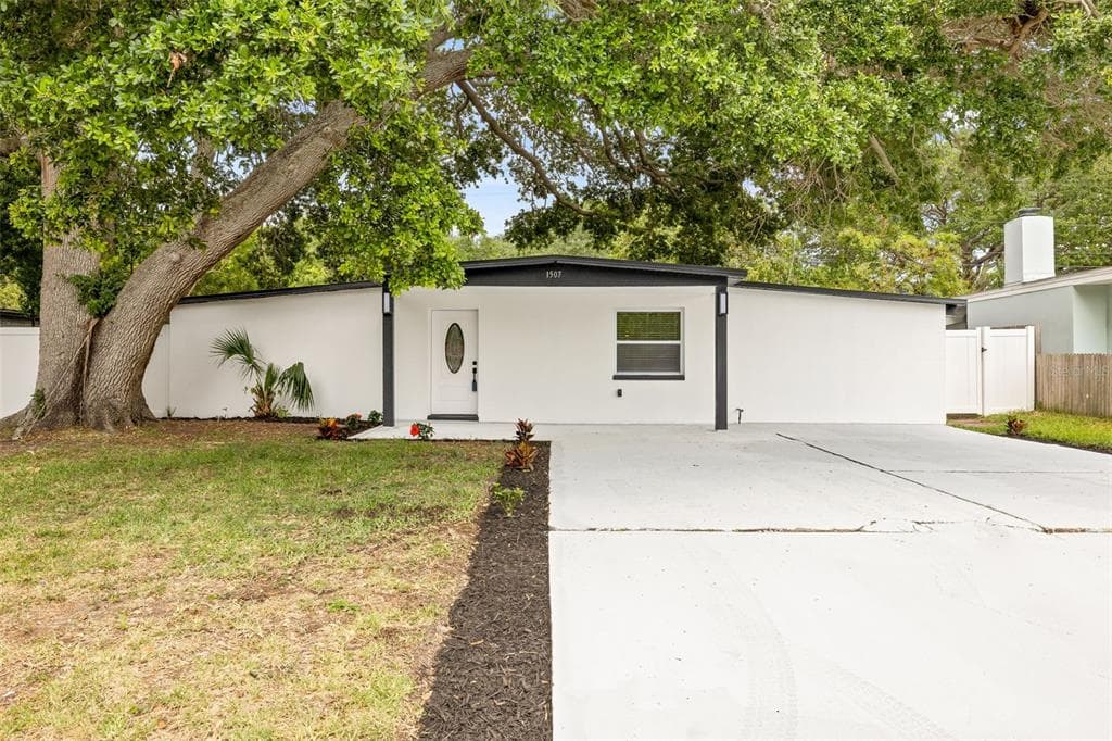 1507 RIDGE AVENUE