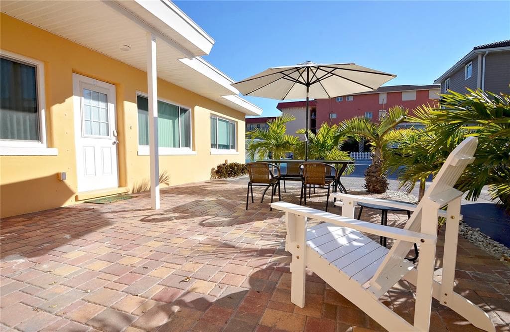 17615 LEE AVENUE UNIT B REDINGTON SHORES, FL 33708