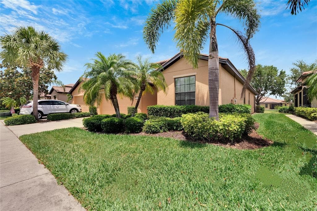 5634 SUNSET FALLS DRIVE APOLLO BEACH, FL 33572
