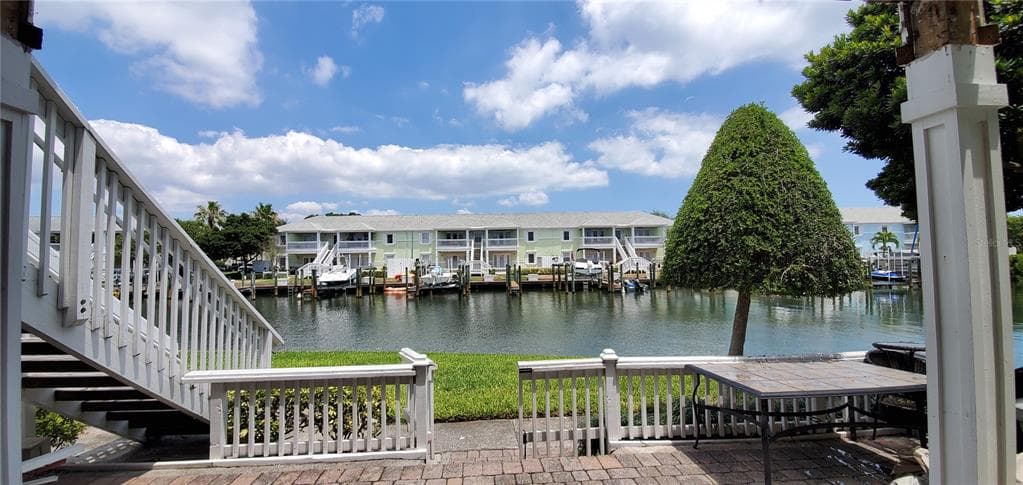 5152 SALMON DRIVE SE UNIT B ST PETERSBURG, FL 33705