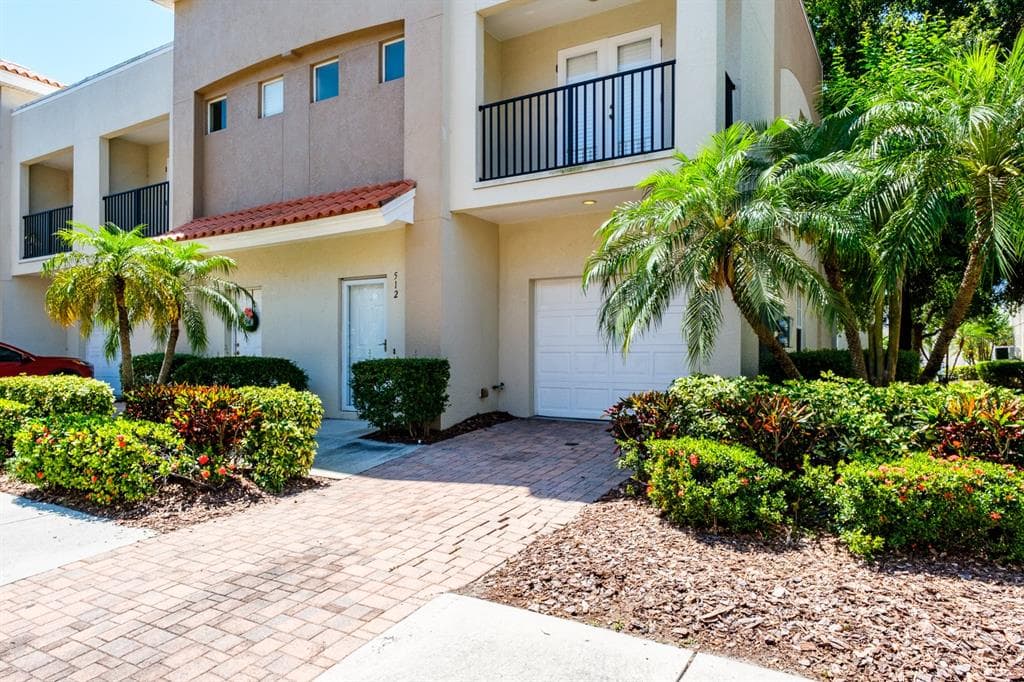 512 101ST AVENUE N ST PETERSBURG, FL 33702