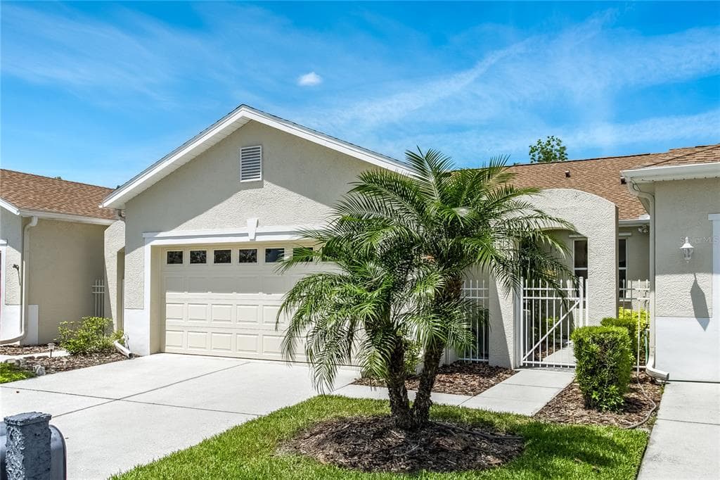 8323 FALLGLO LANE LAND O LAKES, FL 34637