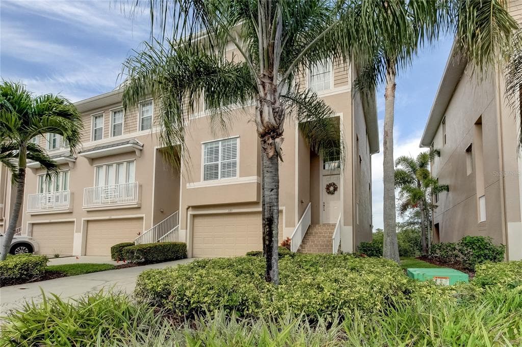 7189 ISLAMORADA CIRCLE SEMINOLE, FL 33777