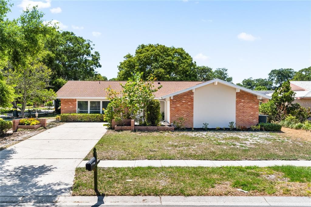 2772 CAPWOOD LANE CLEARWATER, FL 33761
