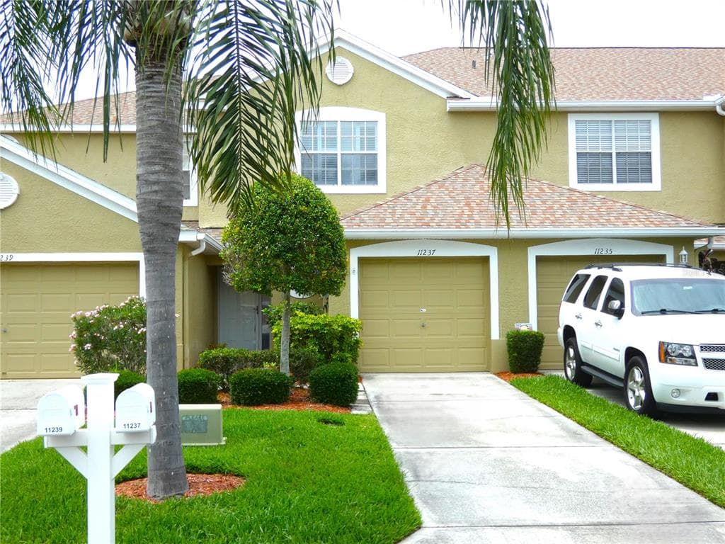 11237 KAPOK GRAND CIRCLE MADEIRA BEACH, FL 33708