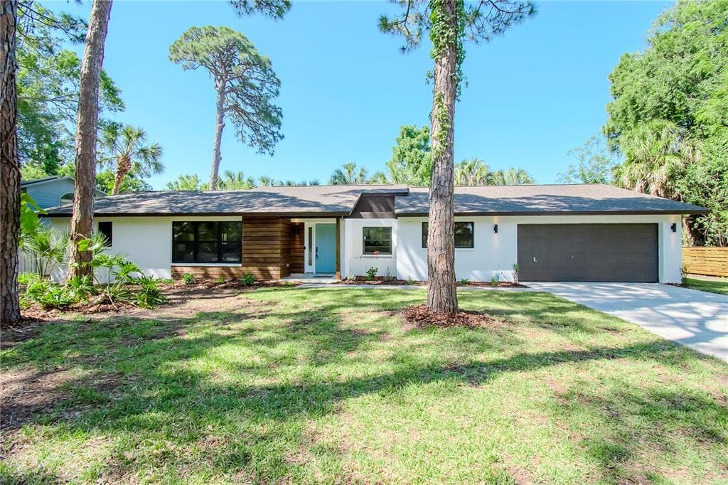 1384 COUNTRY CLUB WAY S ST PETERSBURG, FL 33705