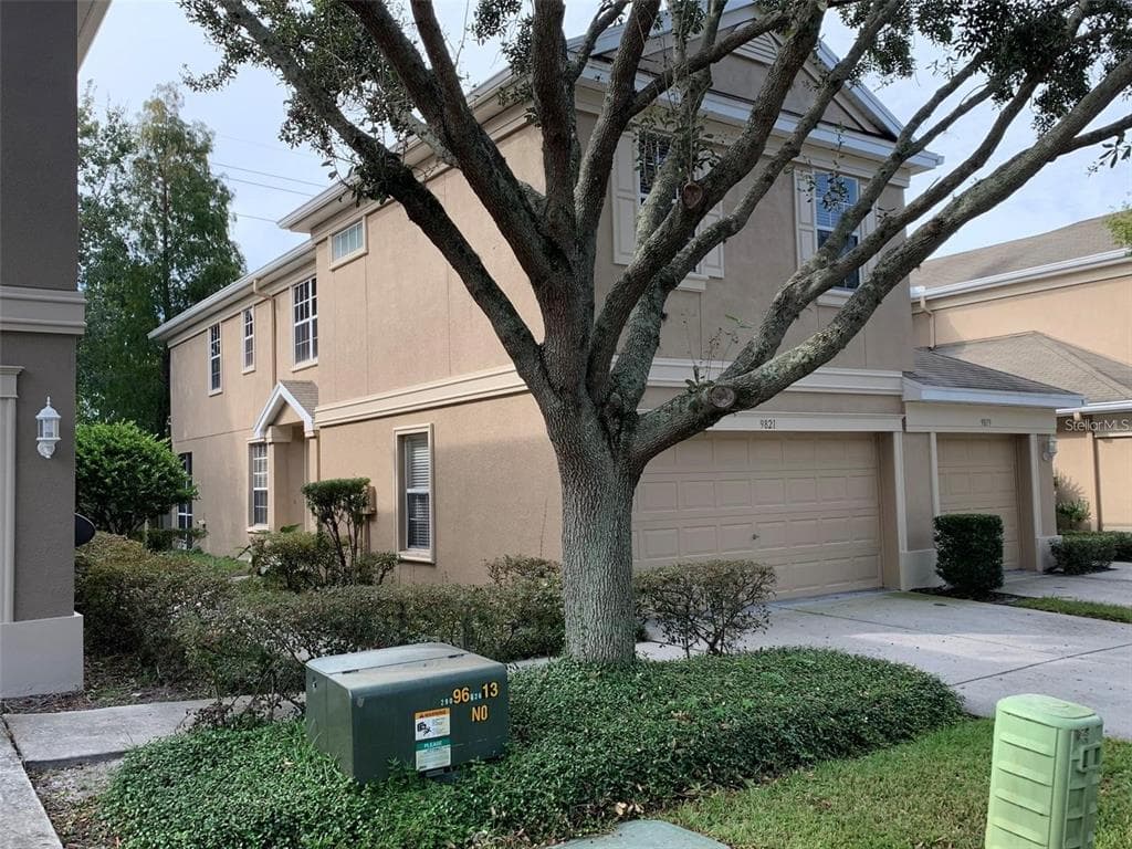 9821 BLUE PALM WAY TAMPA, FL 33610