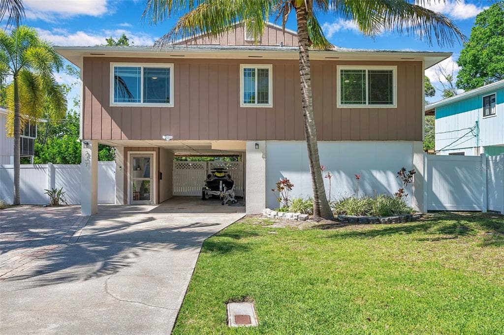237 84TH AVENUE NE ST PETERSBURG, FL 33702