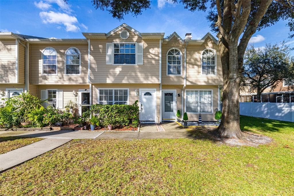 8553 J R MANOR DRIVE TAMPA, FL 33634