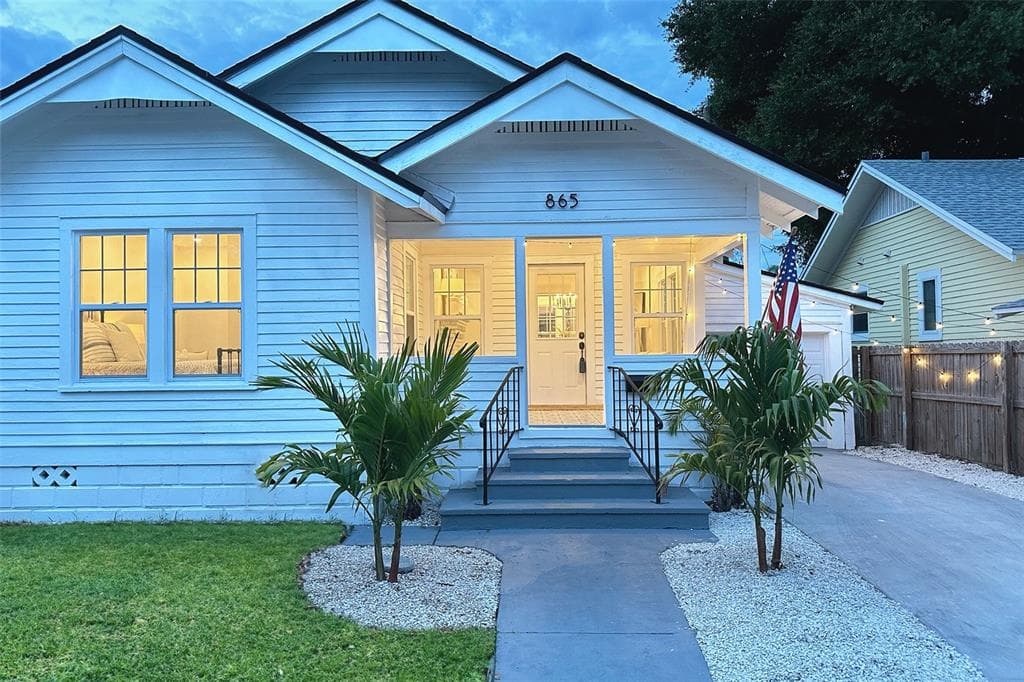 865 MARION COURT S ST PETERSBURG, FL 33701