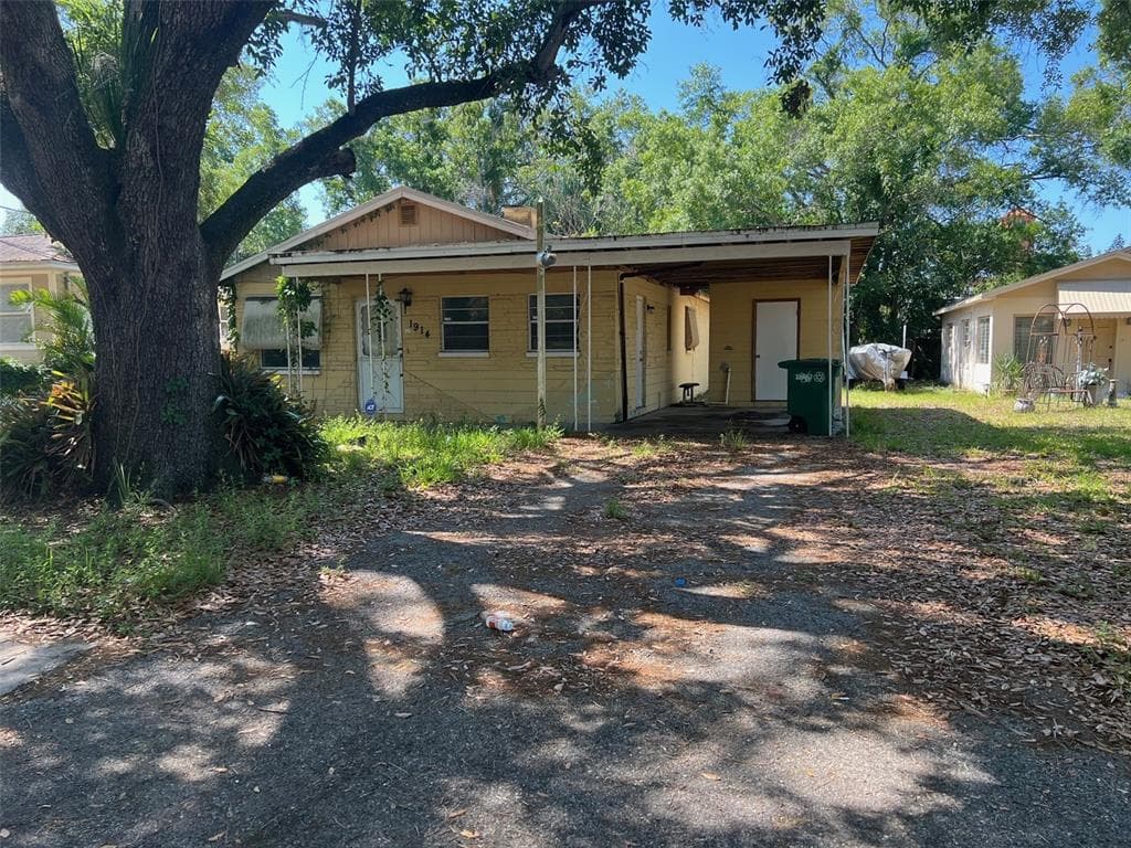 1914 SAINT CONRAD TAMPA, FL 33607