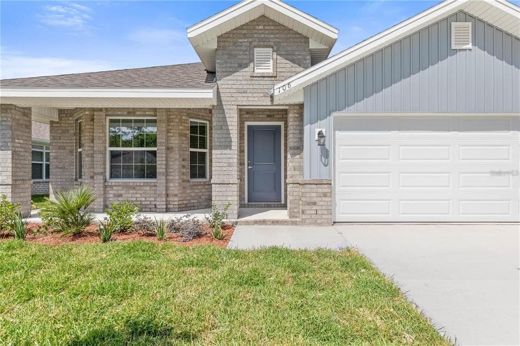 10 RESTON PLACE PALM COAST, FL 32164