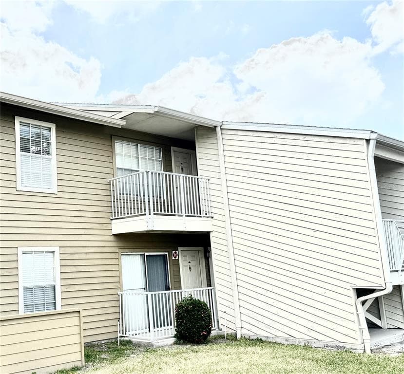 215 LAKE BROOK CIRCLE UNIT 203 BRANDON, FL 33511